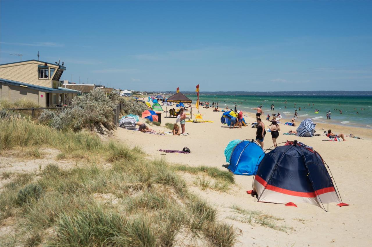 Aspendale Beach Escape -Walk To Mordialloc Apartment Bagian luar foto